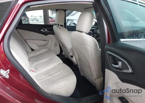 2016 Chrysler 200 Touring z USA, uszkodzony, nr VIN 1C3CCCFB3GN182292